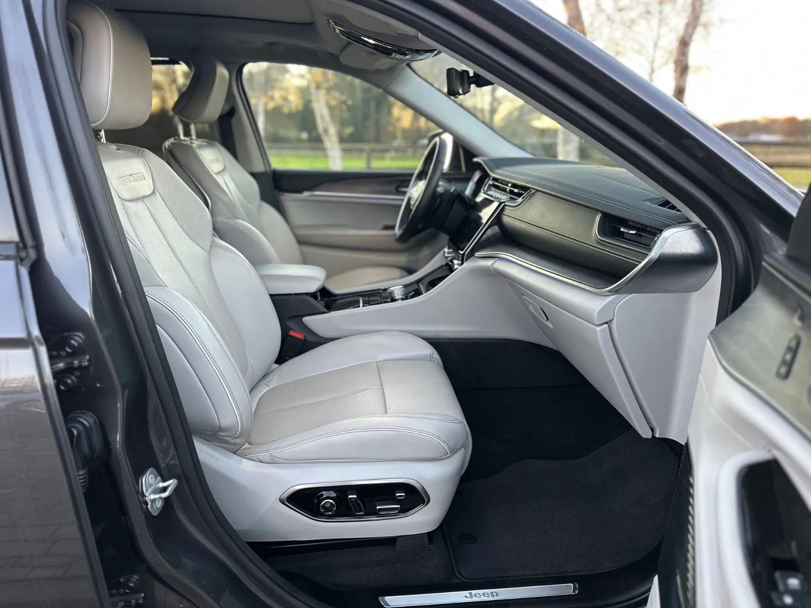 Jeep Grand Cherokee 2022 na predaj – fotografia 11