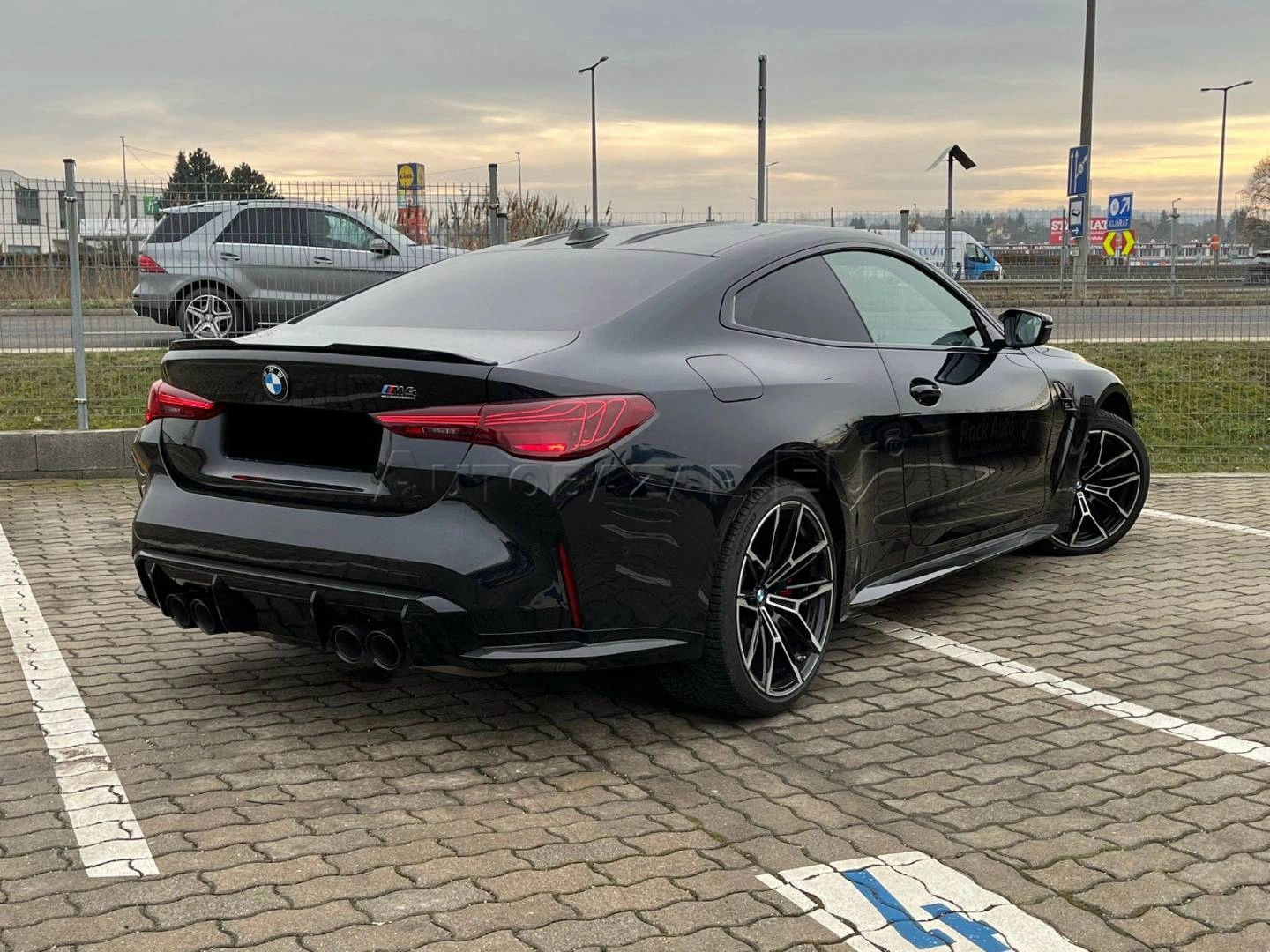 BMW M4 Competition xDrive – Innovation II – Top výbava – 82.900€ NETTO