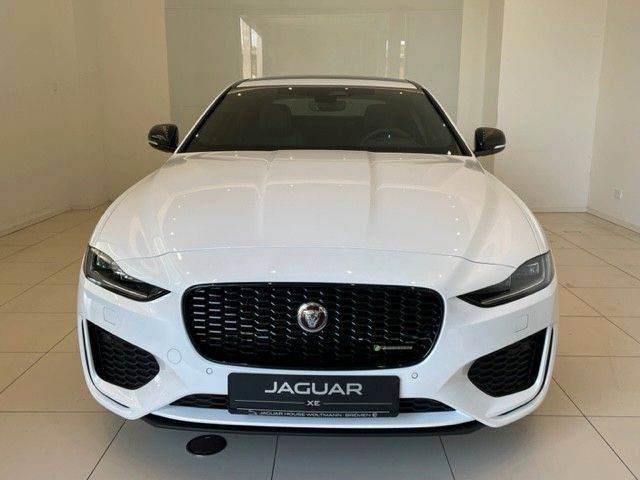Jaguar XE D200 R-Dynamic Black