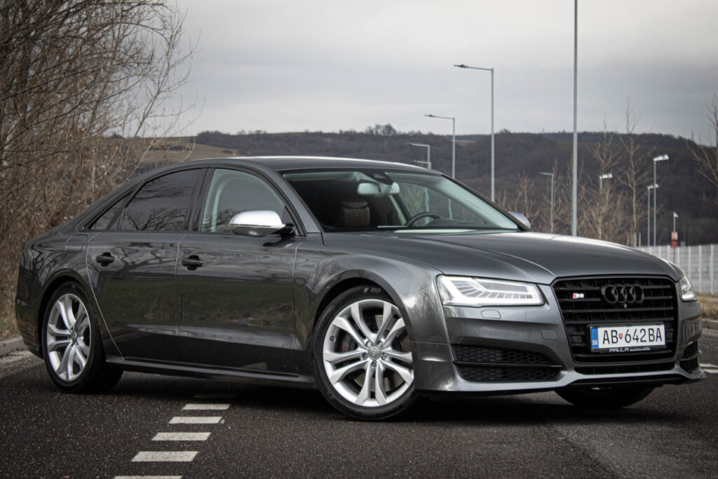 Audi S8