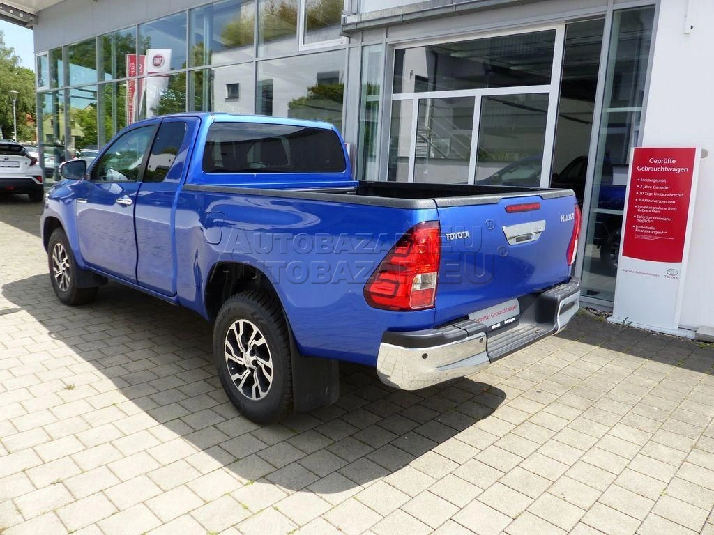 Toyota Hilux DC 2.4 I D-4D Active 4x4 A/T