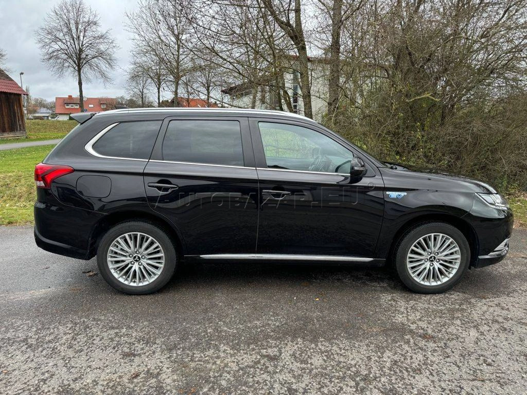 Mitsubishi Outlander 2.4 PHEV A/T