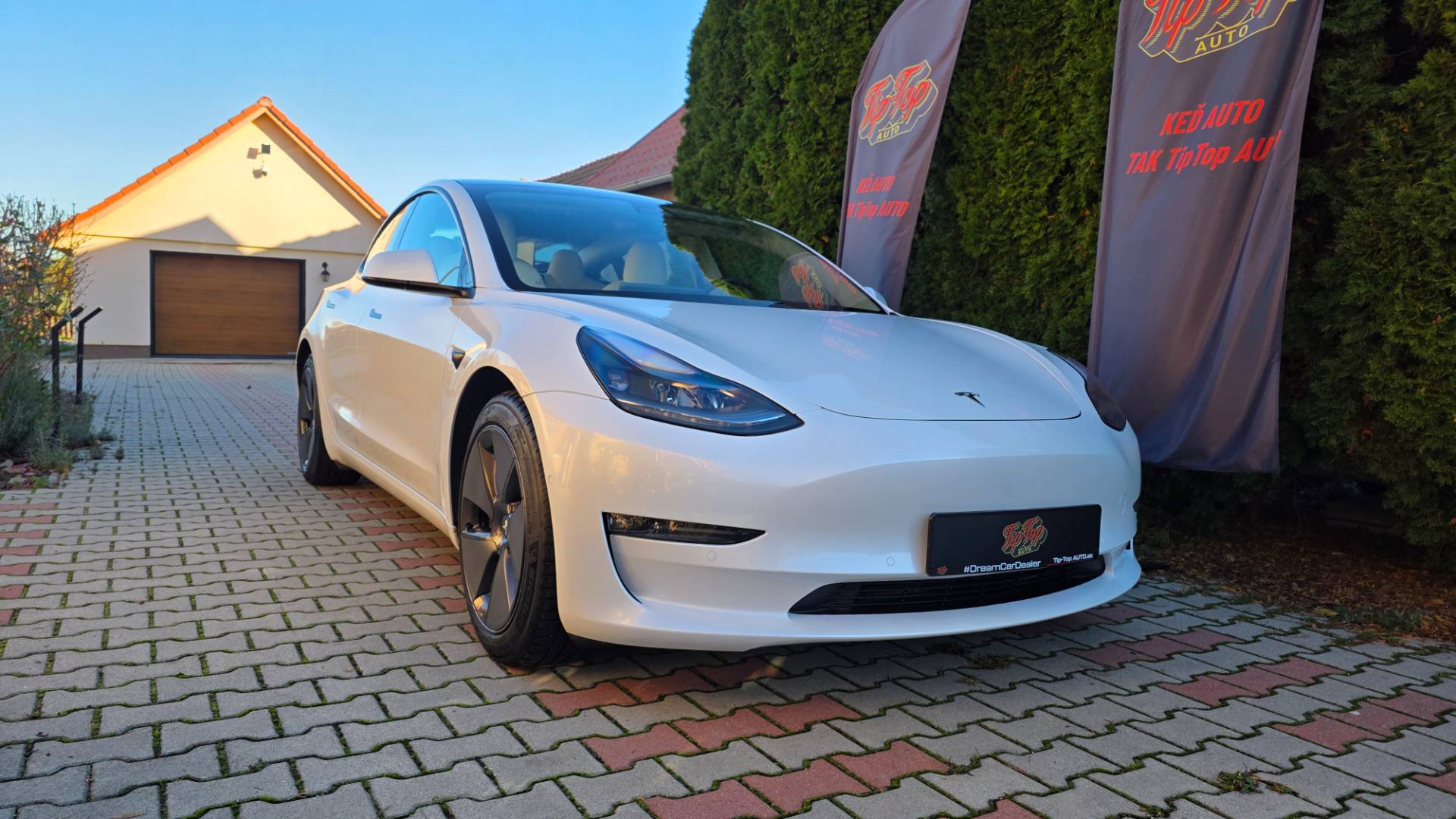 Tesla Model 3 Biely int. Long Range SoH 92,5