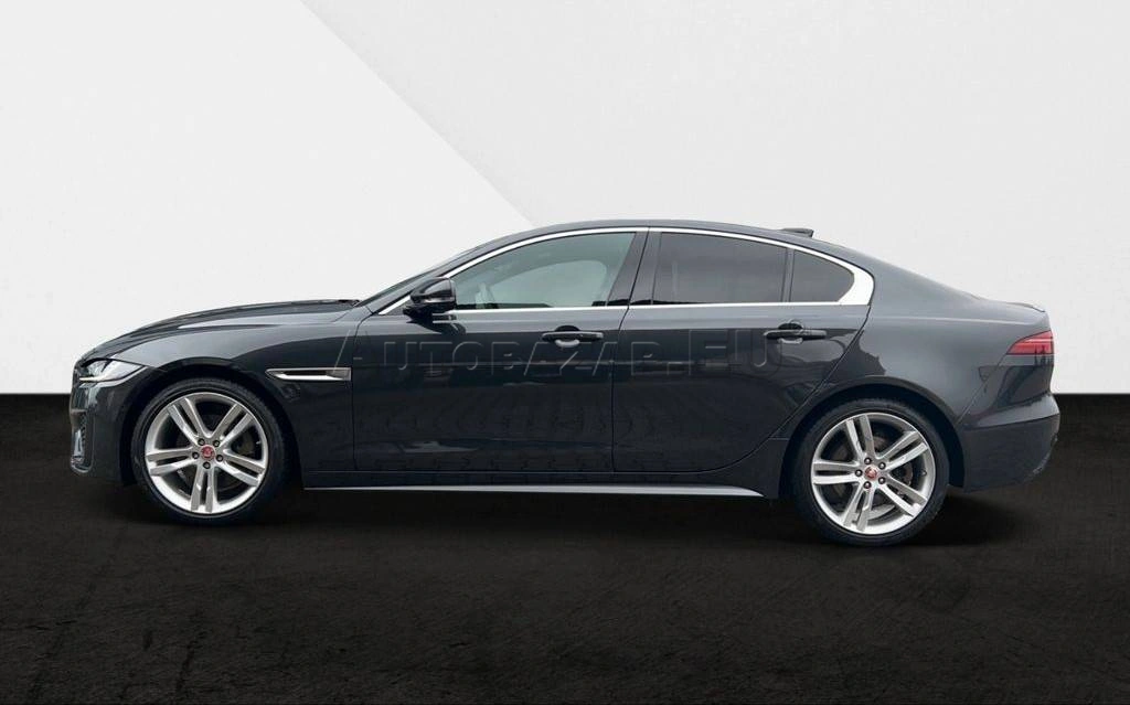 Jaguar XE 2.0D I4 D200 R-Dynamic SE AWD A/T