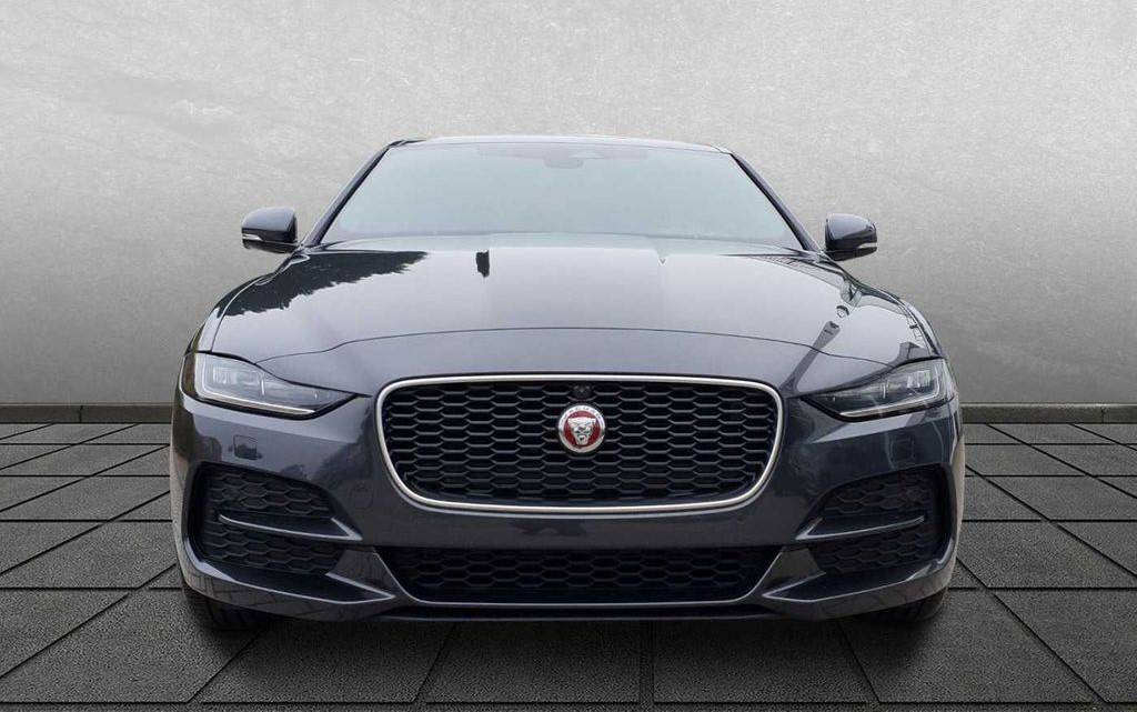 Jaguar XE 2.0D I4 D200 HSE A/T