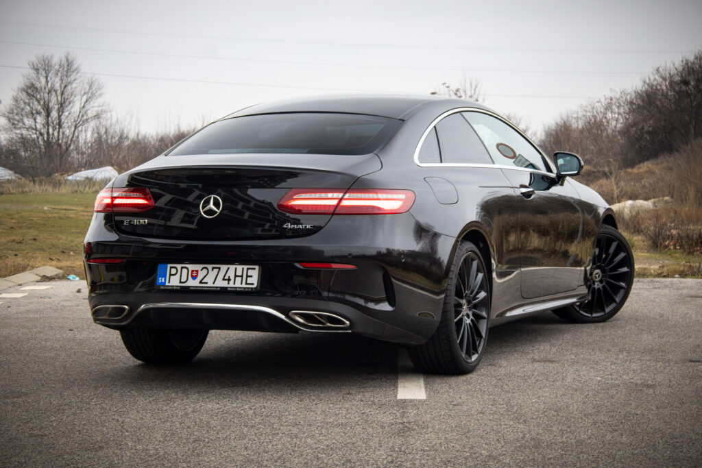 Mercedes E trieda Coupé