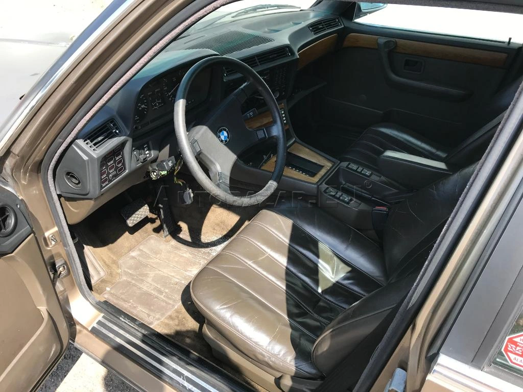 BMW 733i 1984 na predaj – fotografia 8
