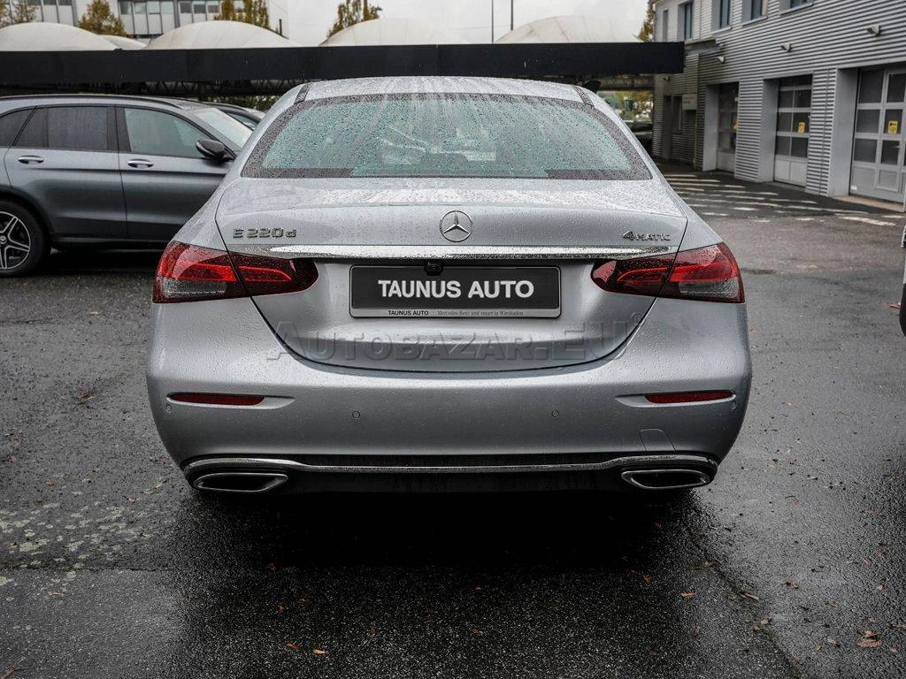 Mercedes-Benz E trieda Sedan 220 d mHEV 4MATIC A/T