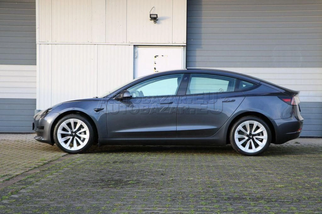 Tesla Model 3 Basic