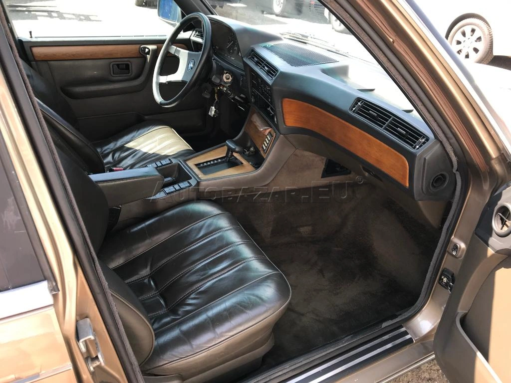 BMW 733i 1984 na predaj – fotografia 15
