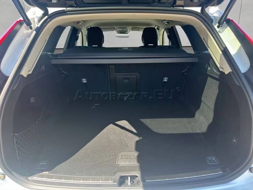 Volvo XC60 2.0 B4 mHEV Plus Dark AWD A/T