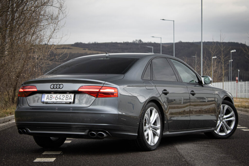 Audi S8