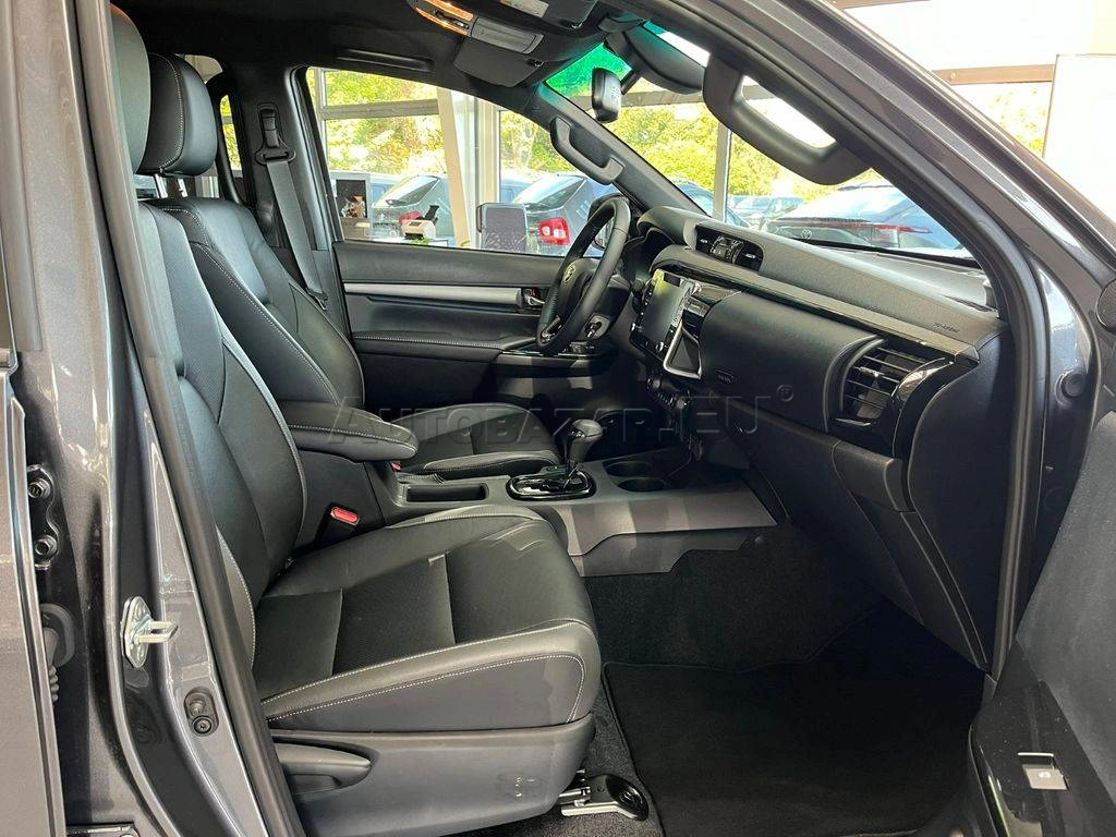 Toyota Hilux DC 2.8 I D-4D Invincible 4x4 A/T