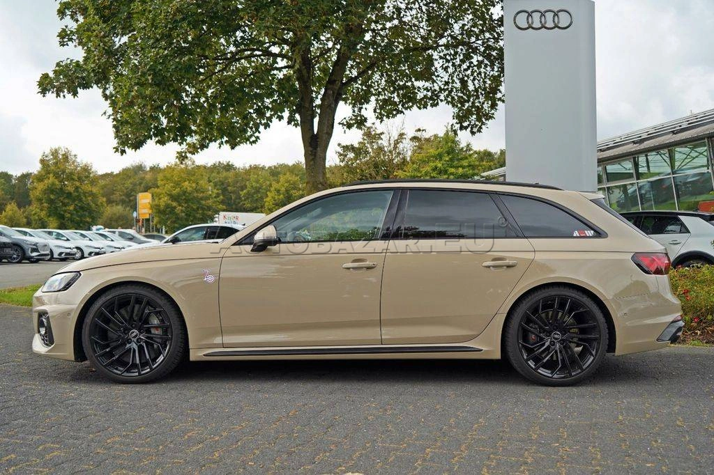 Audi RS4 Avant quattro