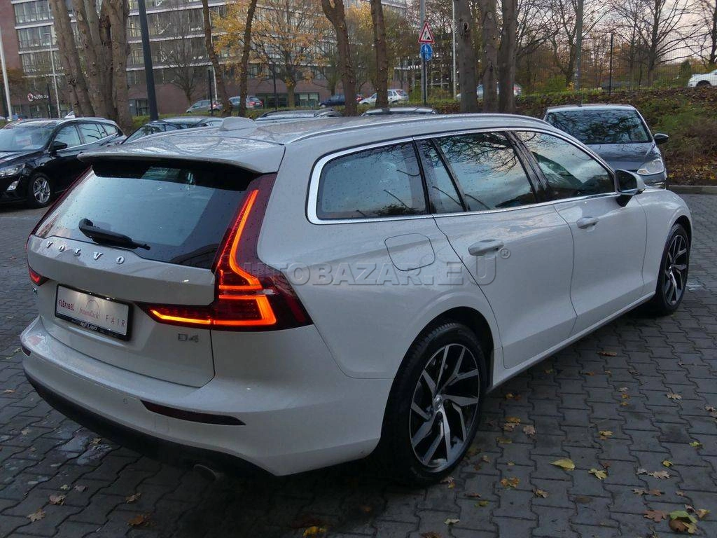 Volvo V60 D4 Momentum Pro A/T