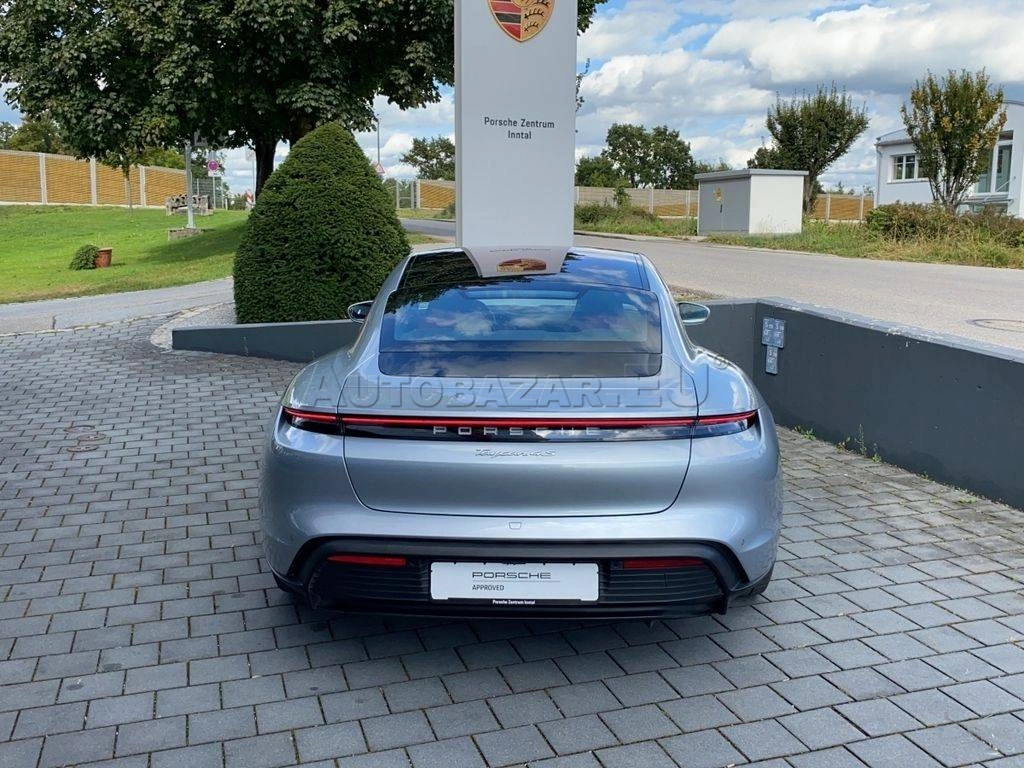 Porsche Taycan 4S