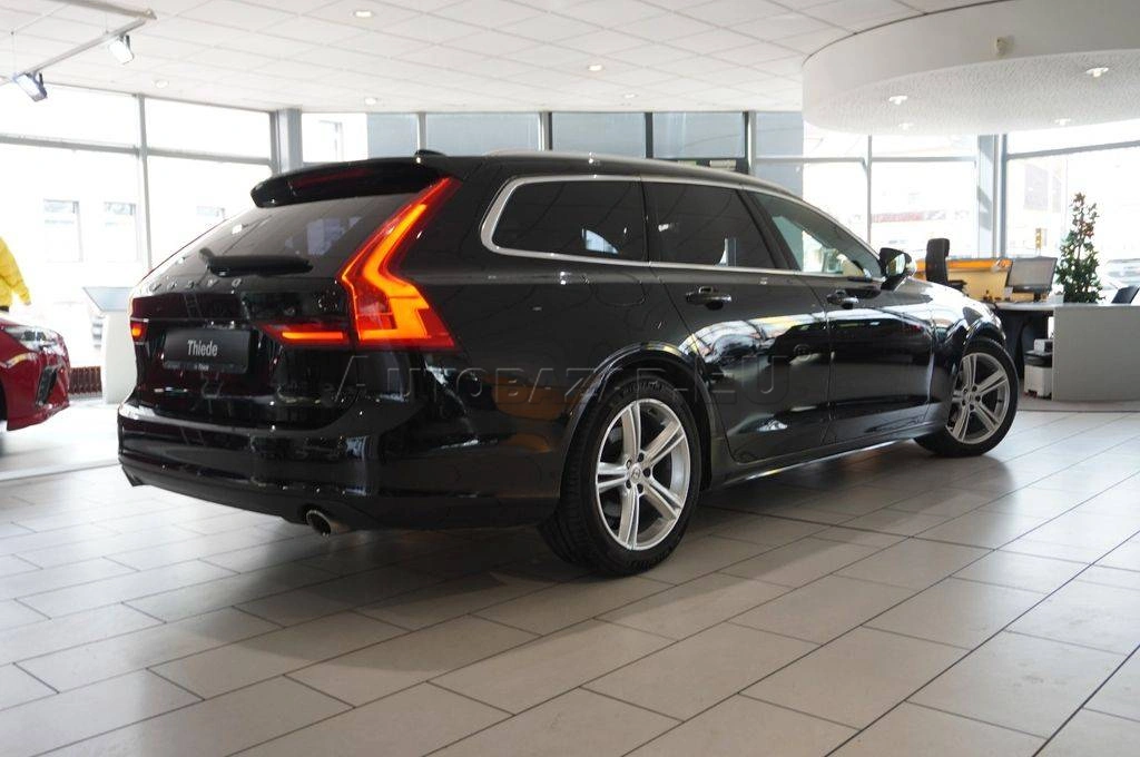 Volvo V90 2.0 D4 MOMENTUM PRO
