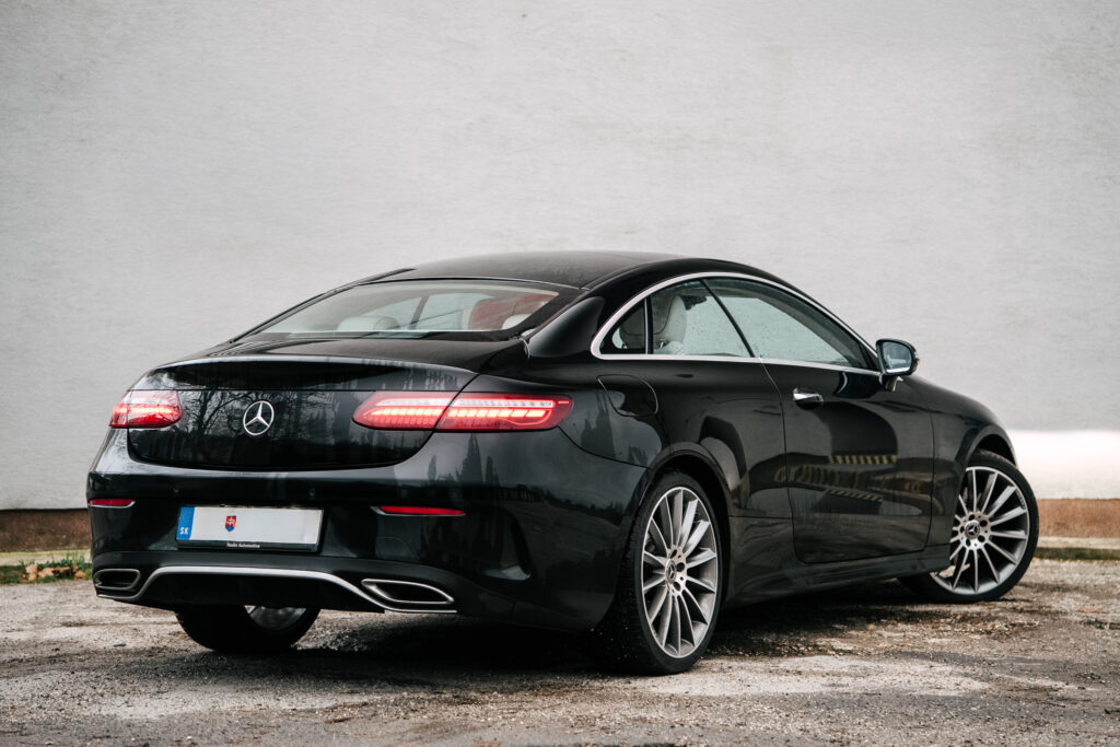 Mercedes E trieda Coupé