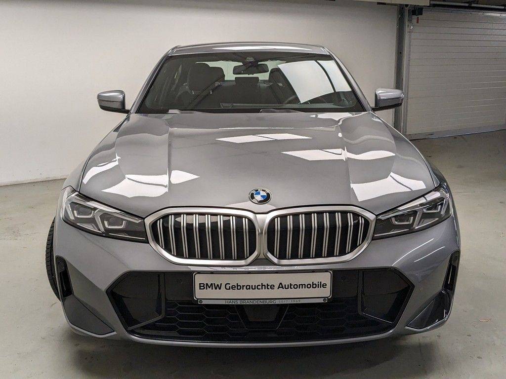 BMW Rad 3 330i A/T
