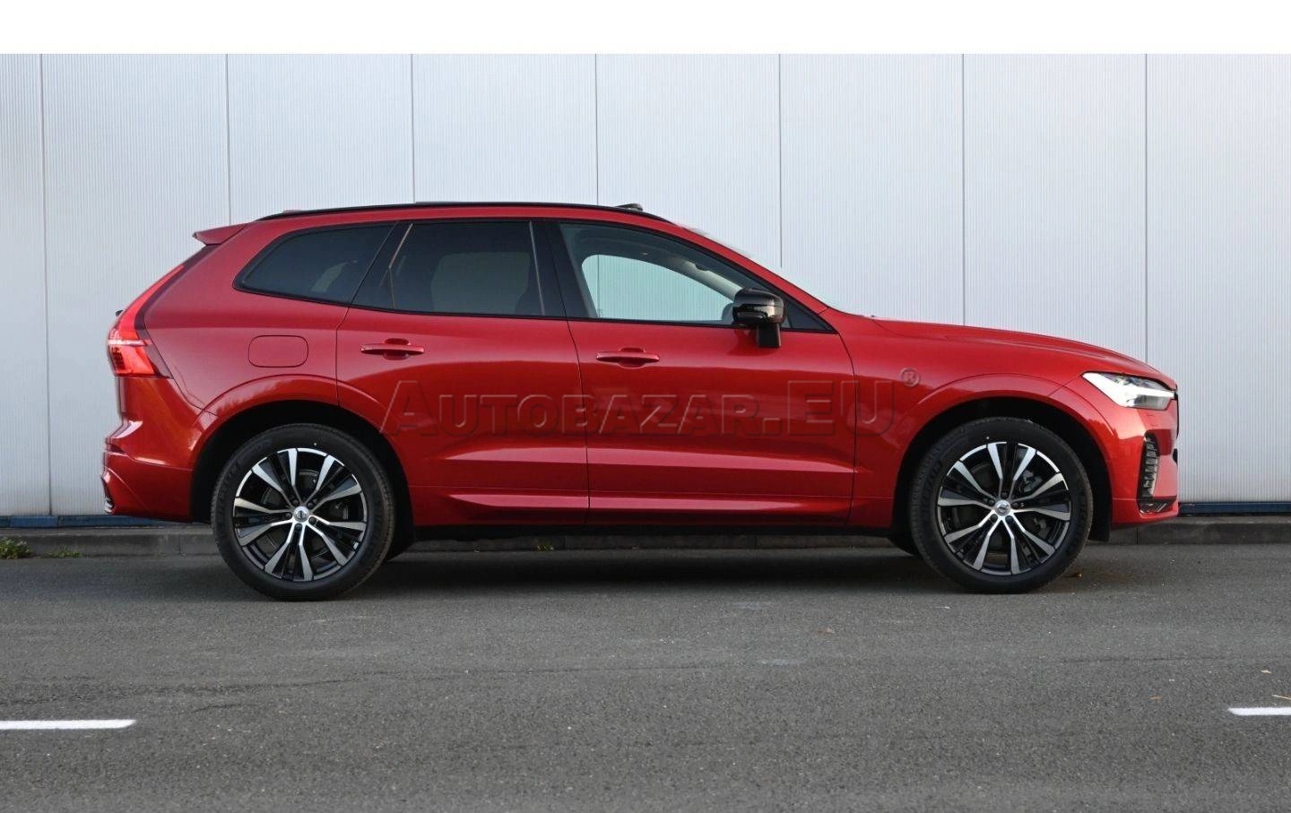 Volvo XC60 B4 Plus Dark A/T