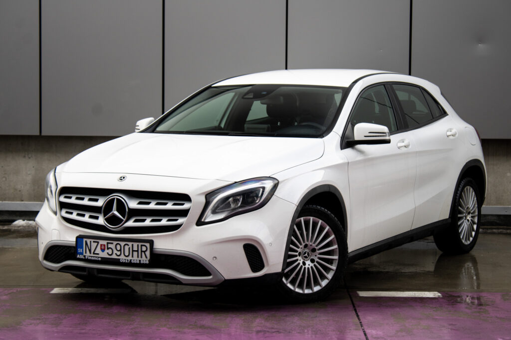 Mercedes-Benz GLA trieda
