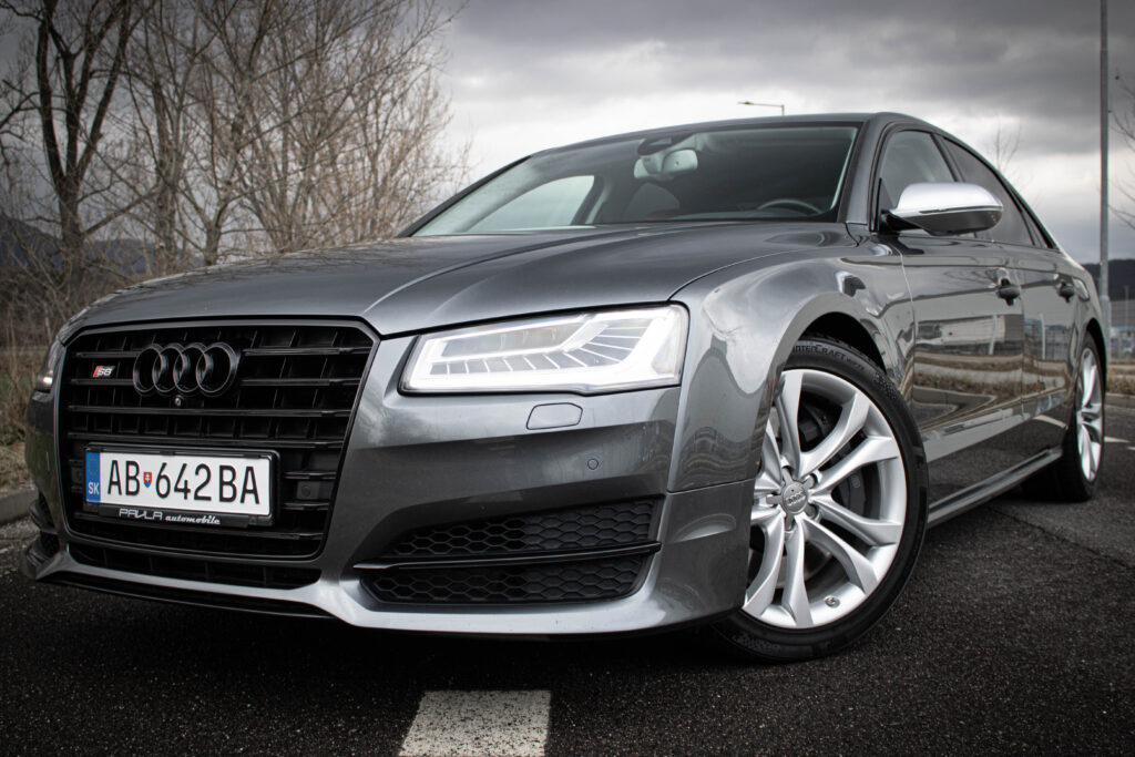 Audi S8