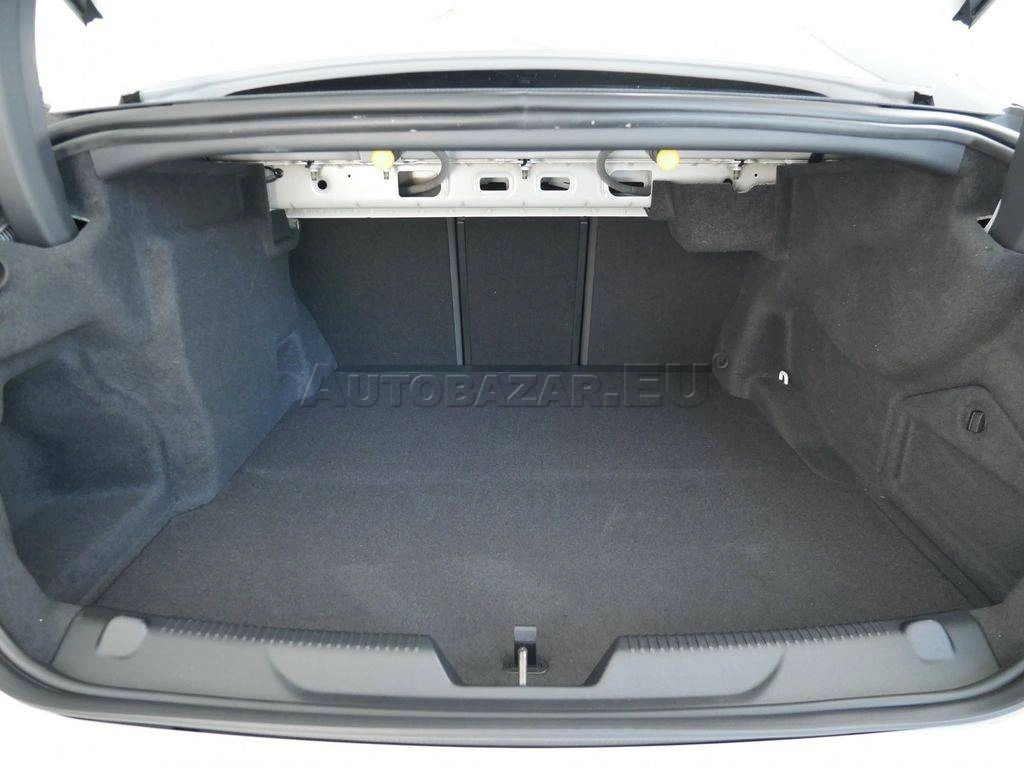 Jaguar XE 2.0D I4 D200 R-Dynamic Black A/T