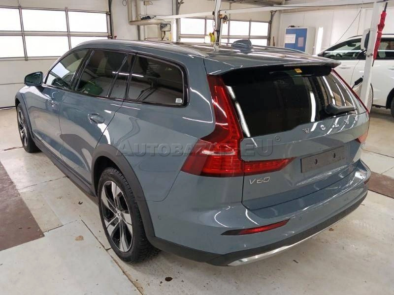 Volvo V60 CC B4 mHEV Plus A/T AWD