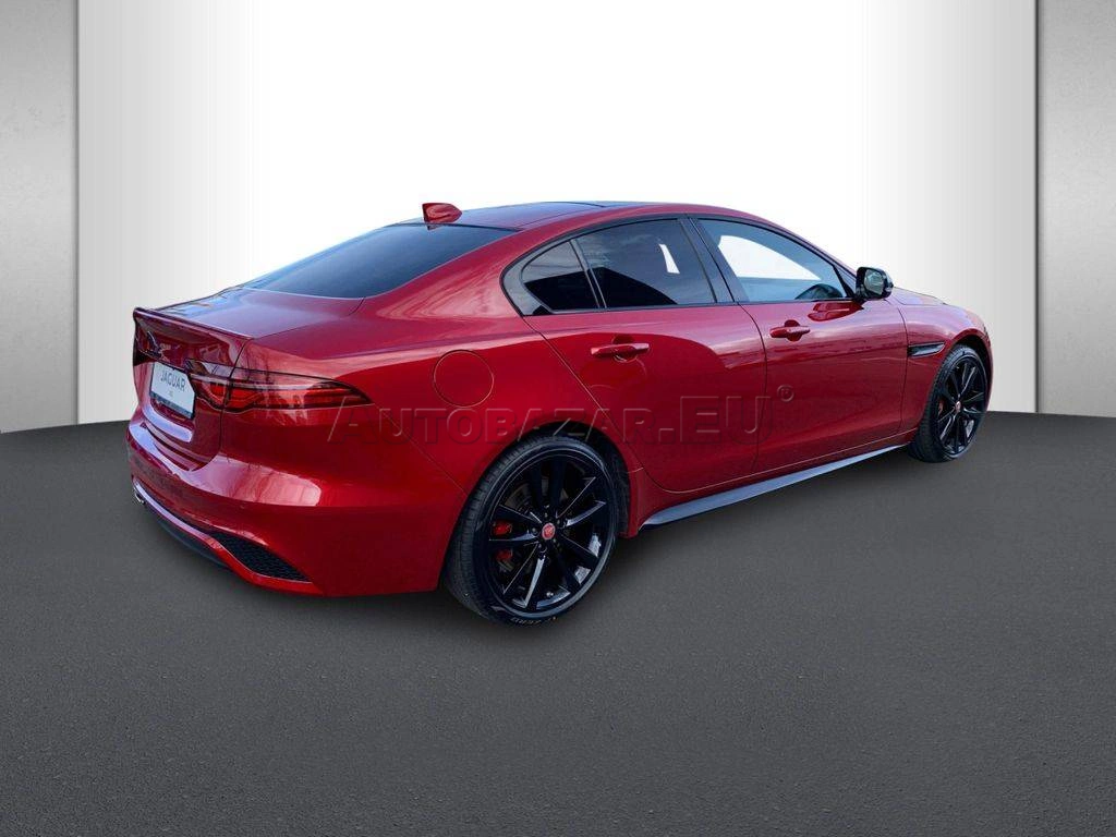 Jaguar XE D200 AWD R-Dynamic BLACK