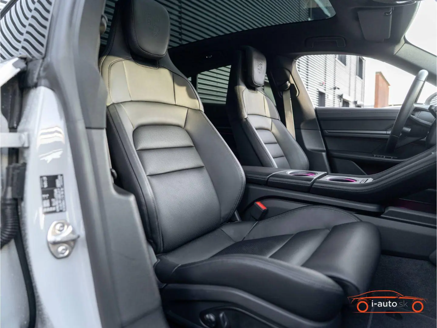 Porsche Taycan 2025 na predaj – fotografia 28