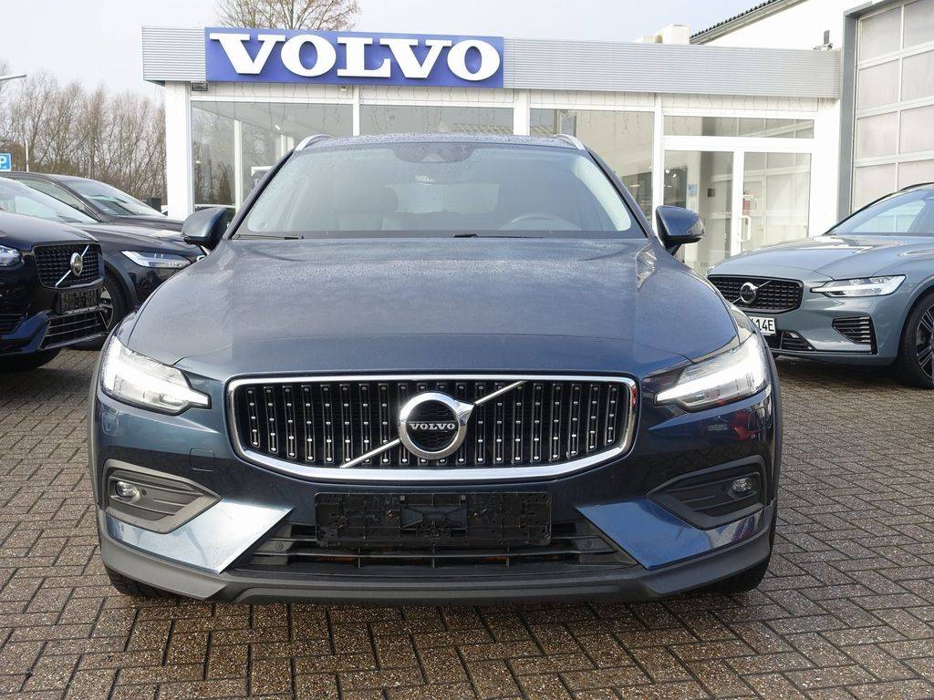 Volvo V60 CC D4 2.0L Cross Country Pro A/T AWD