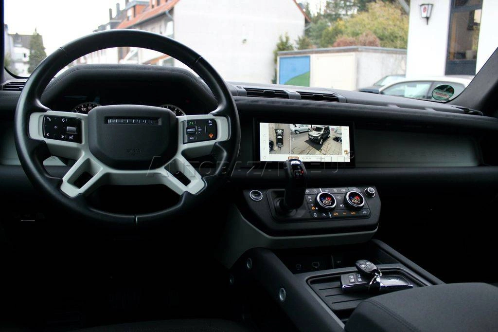 Land Rover Defender 110 2.0D SD4 240k S A/T AWD 7 miest