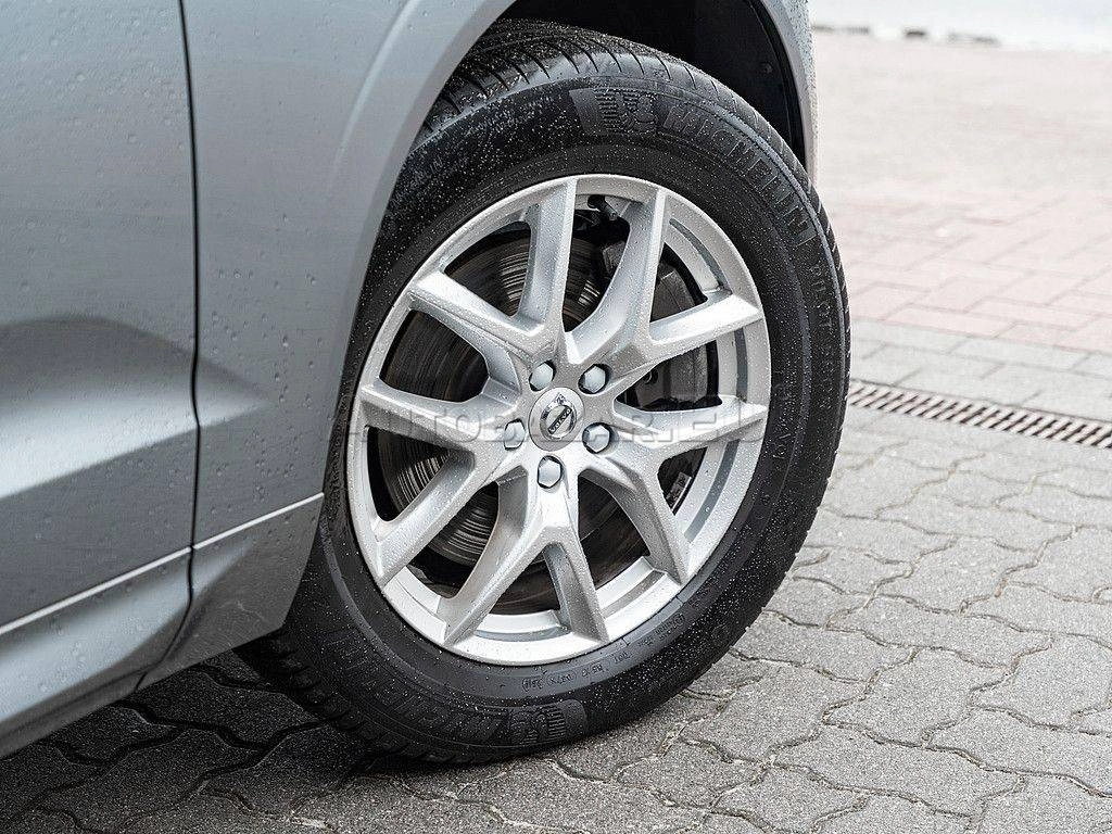 Volvo XC60 B4 Momentum Pro A/T