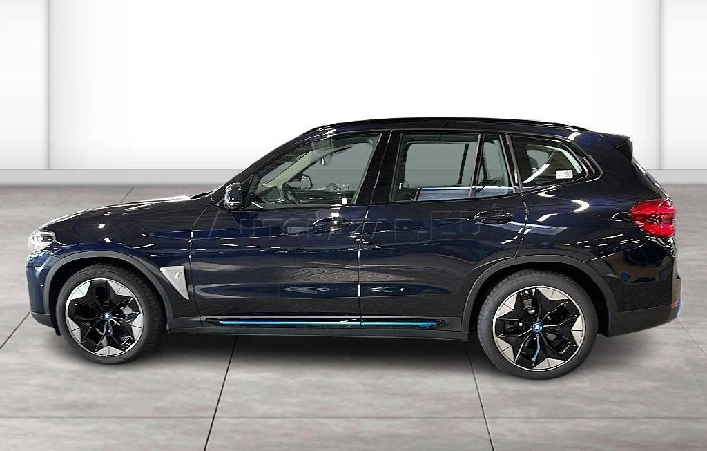 BMW iX3 A/T