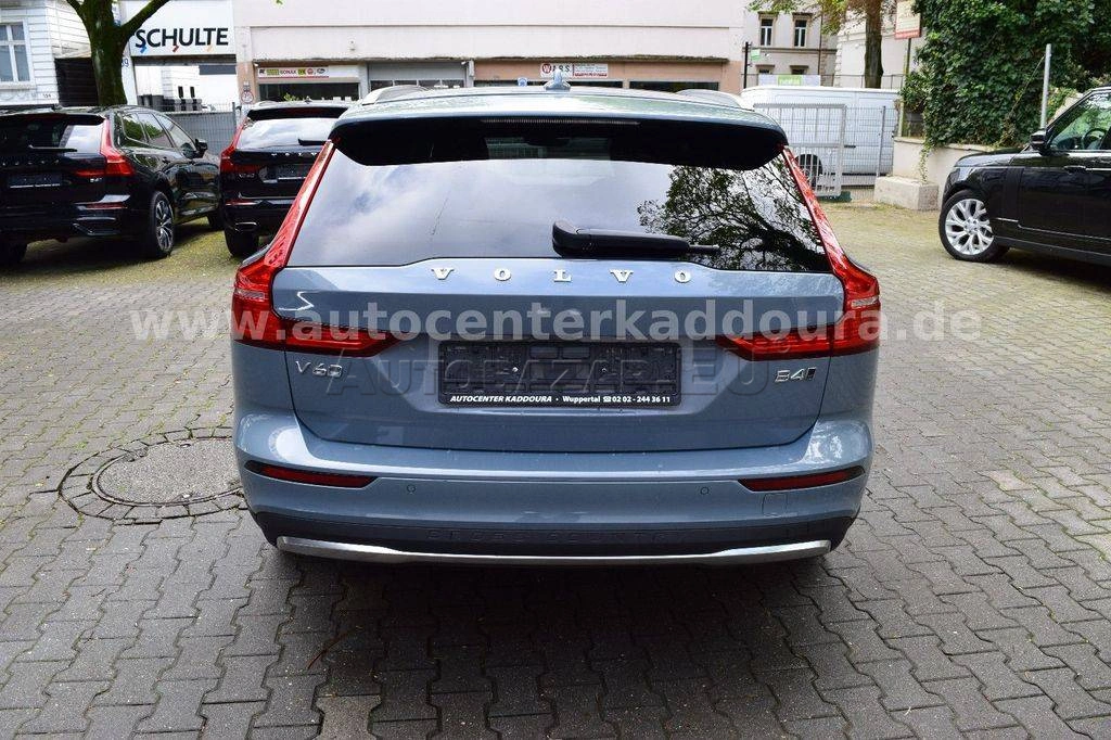 Volvo V60 Cross Country B4   Plus AWD