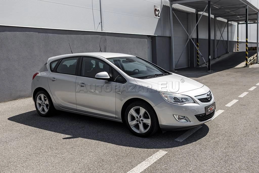 Opel Astra 1.6 ECOTEC Enjoy