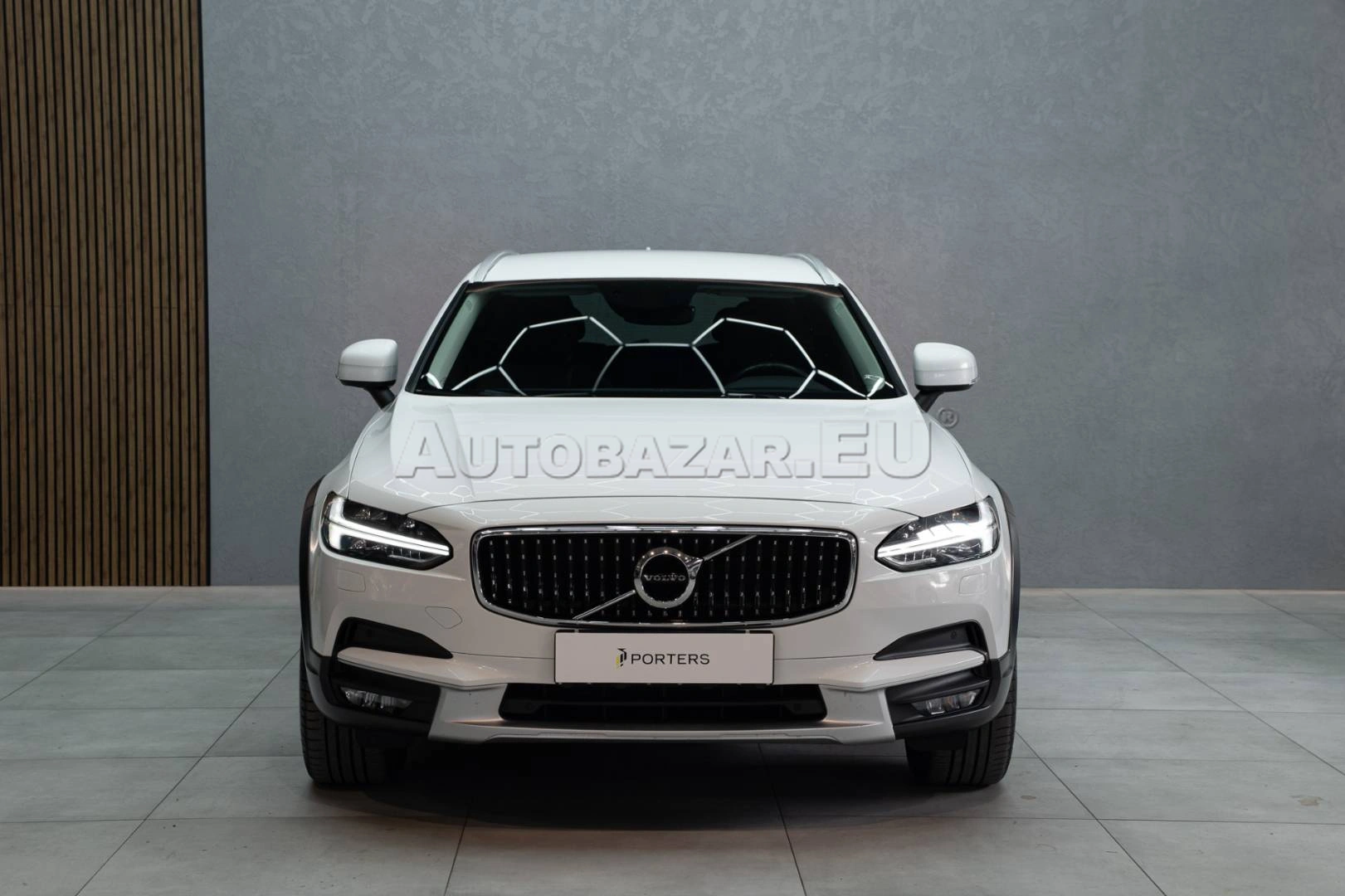 Volvo V90 CC D4 2.0L Cross Country Plus AWD A/T