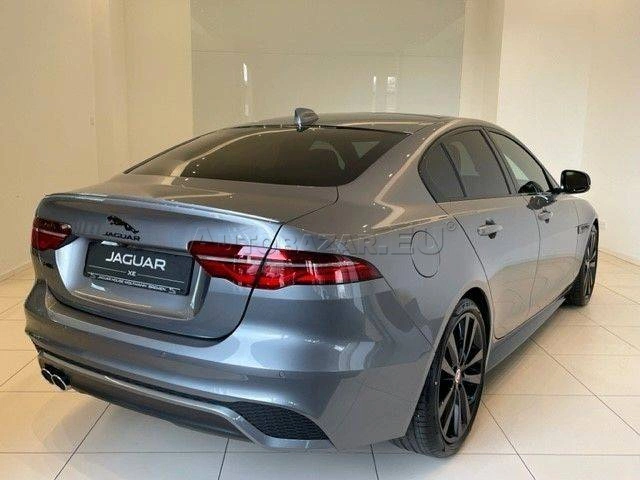 Jaguar XE 2.0D I4 D200 R-Dynamic Black A/T