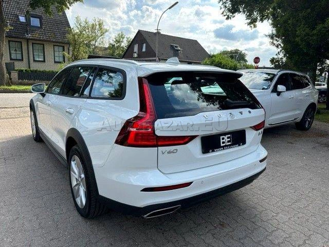 Volvo V60 CC B4 mHEV Cross Country  A/T AWD