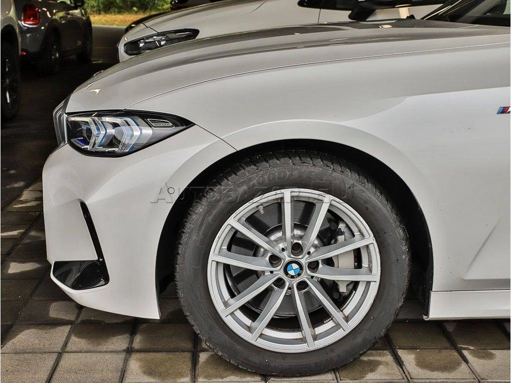 BMW Rad 3 330i xDtrive A/T