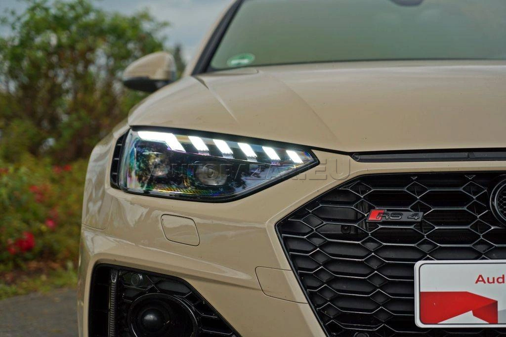 Audi RS4 Avant quattro