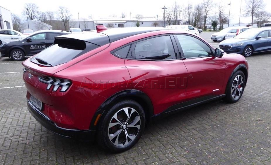 Ford Mustang Mach-E 75,7kWh AWD STD