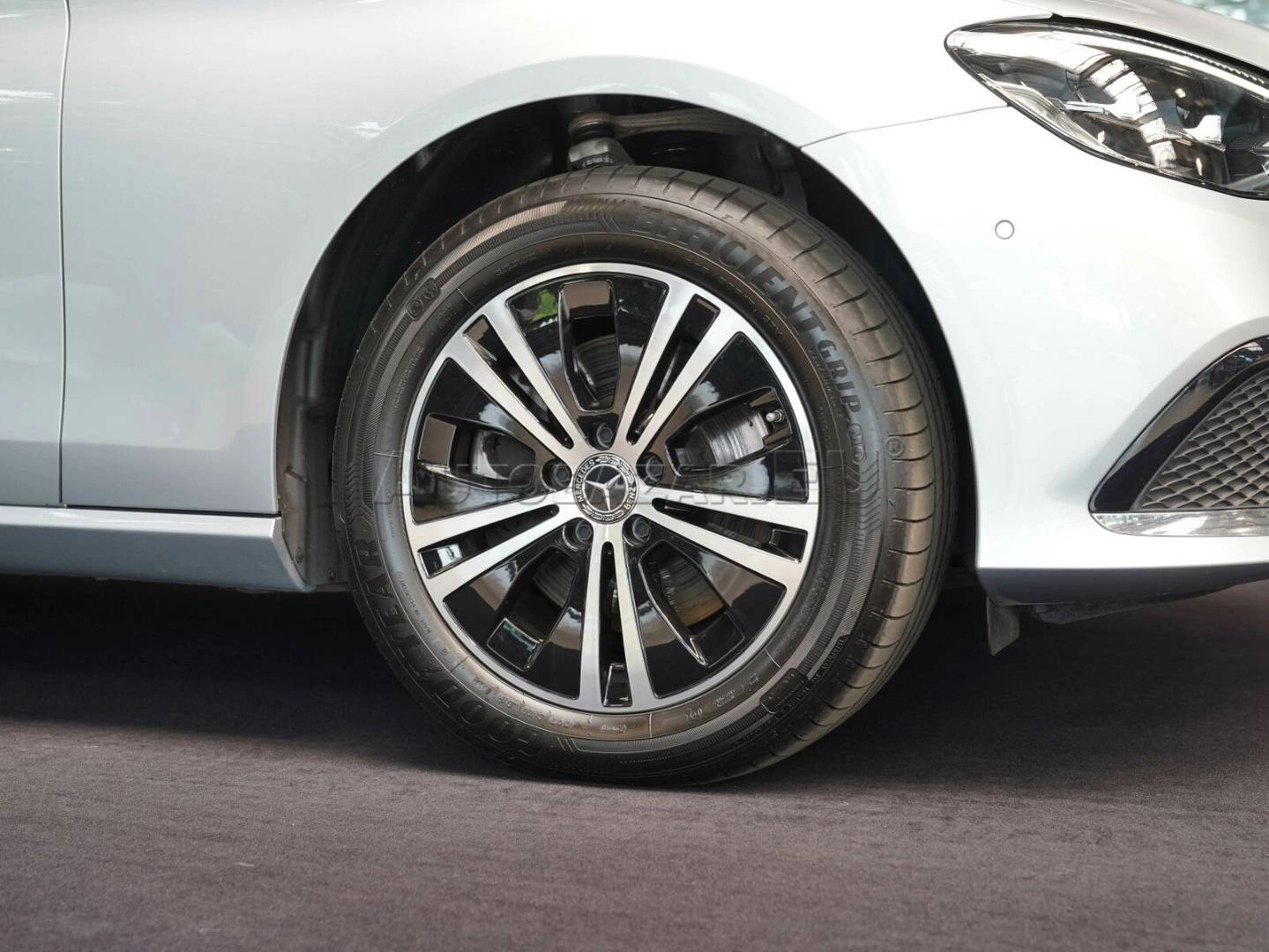 Mercedes-Benz E trieda Kombi 300 d mHEV 4MATIC A/T