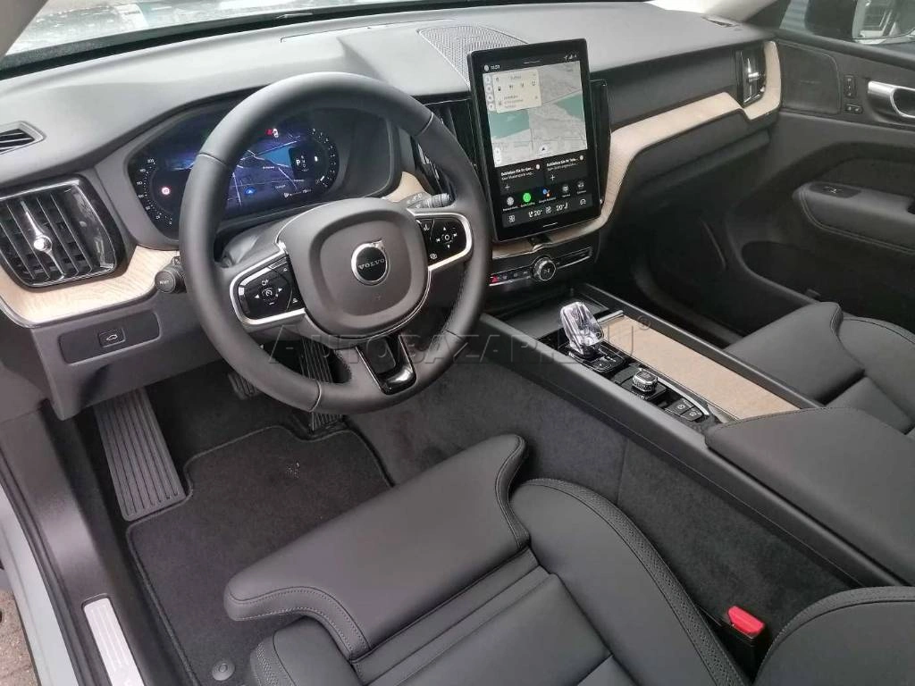 Volvo XC60 2.0 B5 mHEV Plus Dark AWD A/T