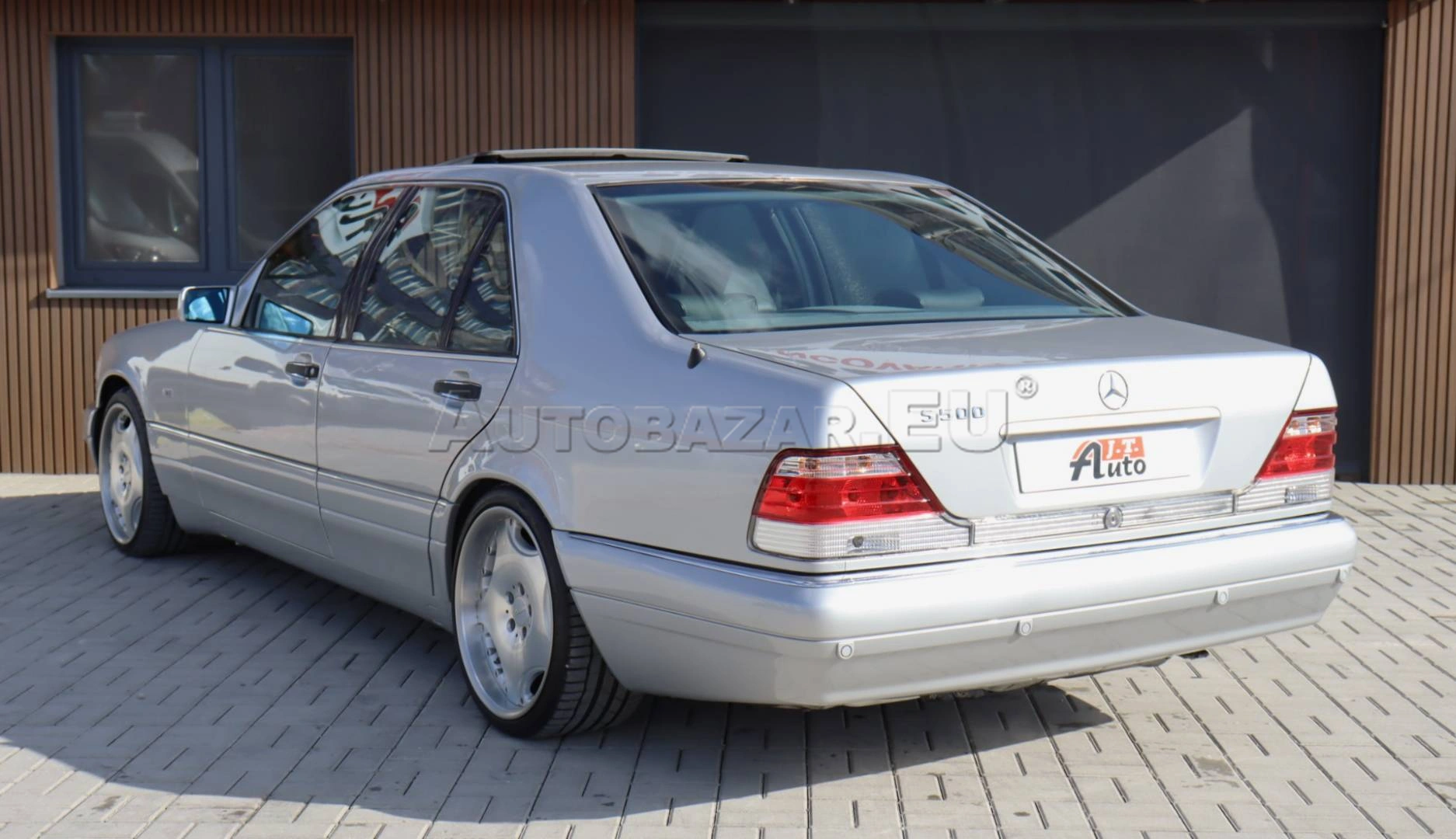 Mercedes-Benz S trieda Sedan 500