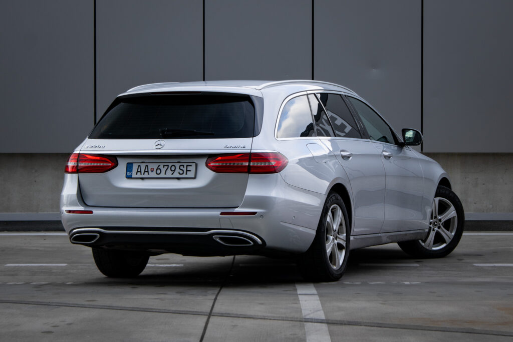 Mercedes E trieda T