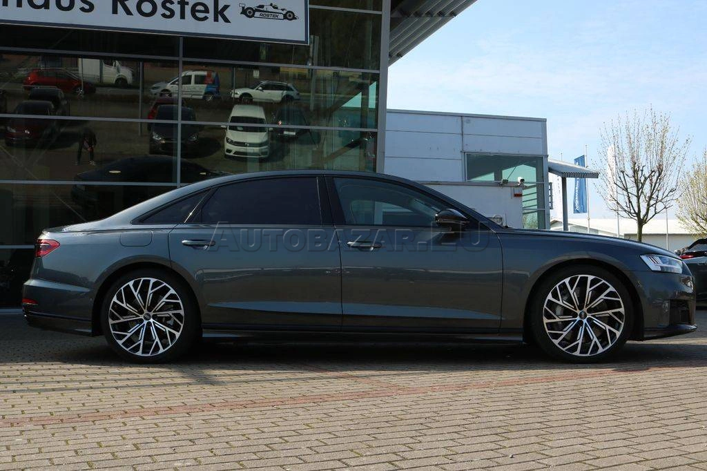Audi A8 Long 60 4.0 TFSI V8 quattro tiptronic.