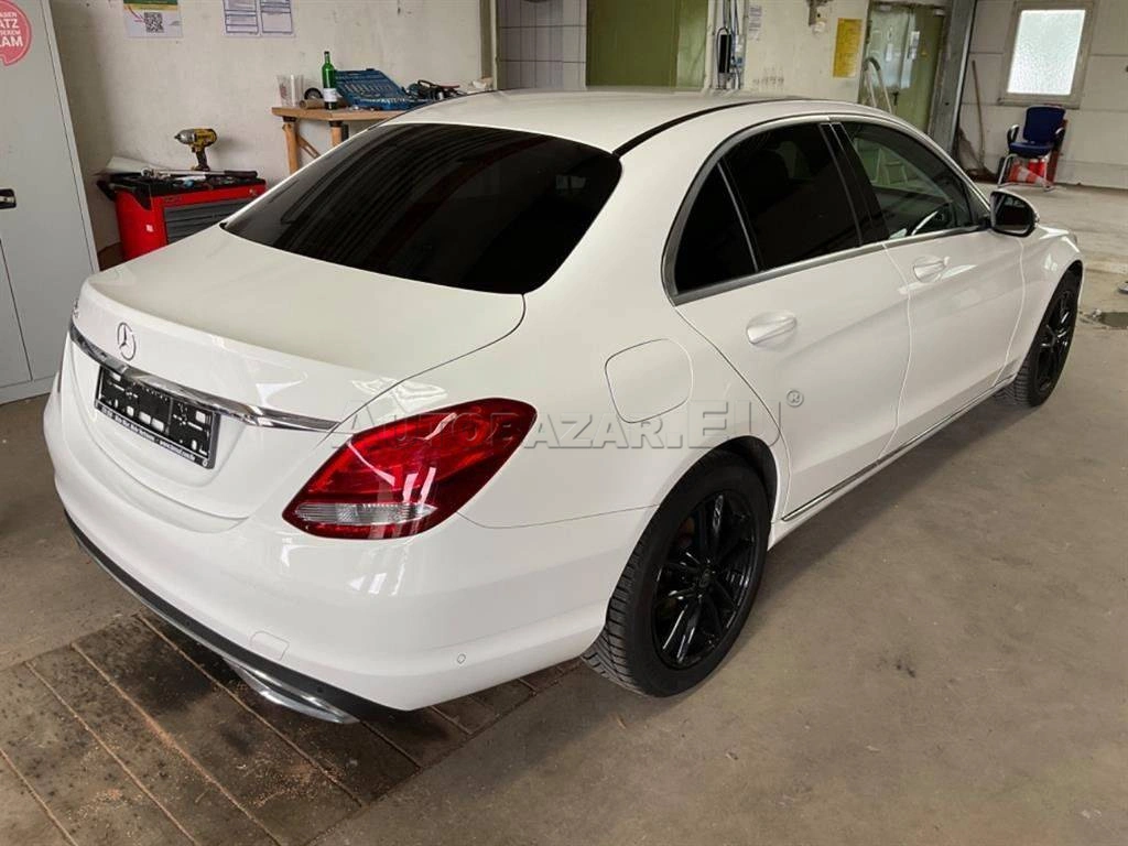 Mercedes-Benz C trieda Sedan 300 d A/T