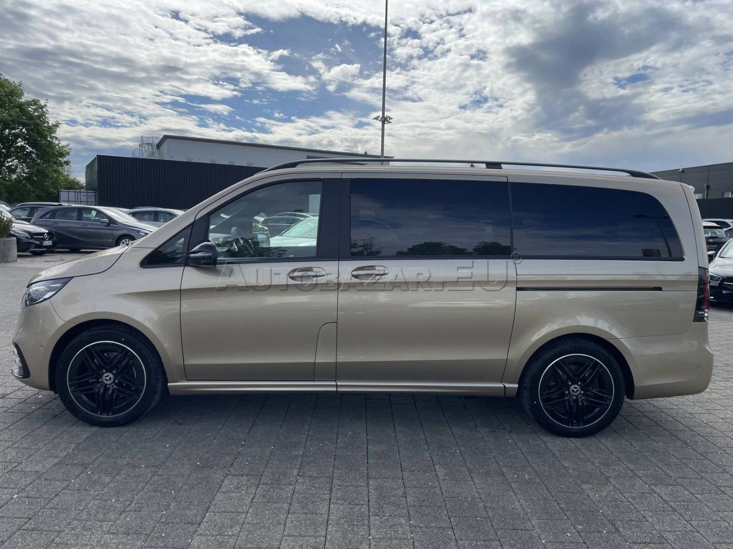 Mercedes-Benz V trieda 300 d 4MATIC Lang AMG-Line