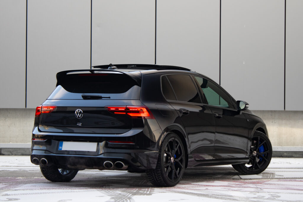 Volkswagen Golf 2.0 TSI 320k R PERFORMANCE 4MOTION DSG AJ NA SPLÁTKY